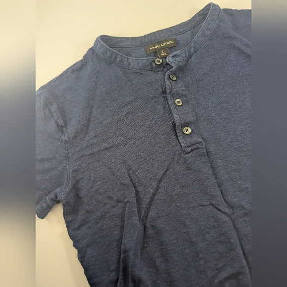 Lot Of 3 Banana Republic Men's Henley Shirt - Blue, Black, and Green - Picture 3 of 8